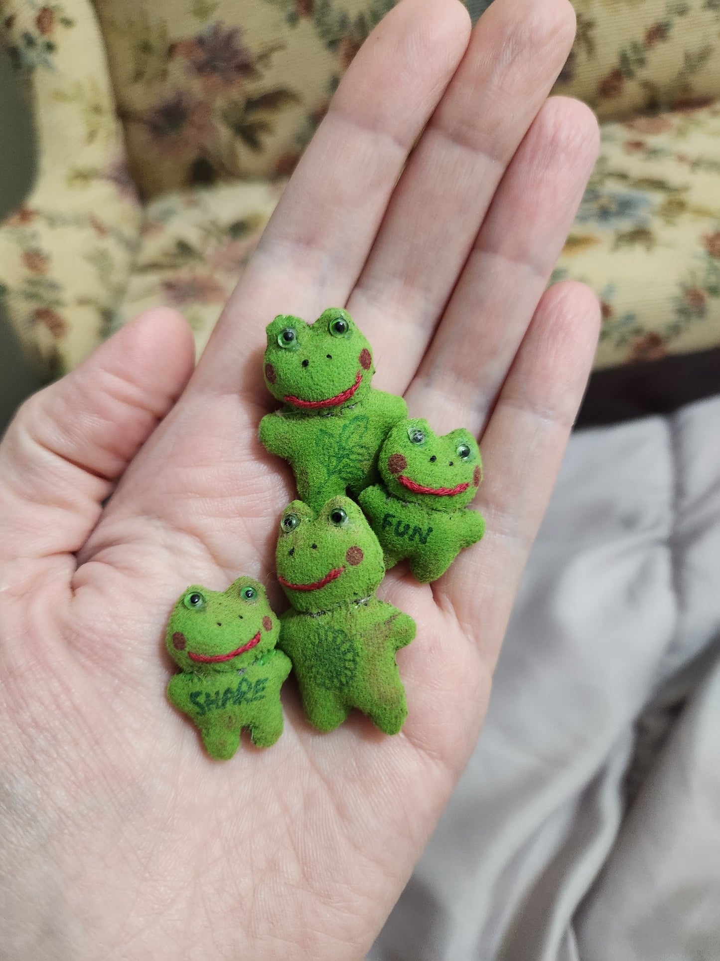 FOUR Mini Raggy Frogs