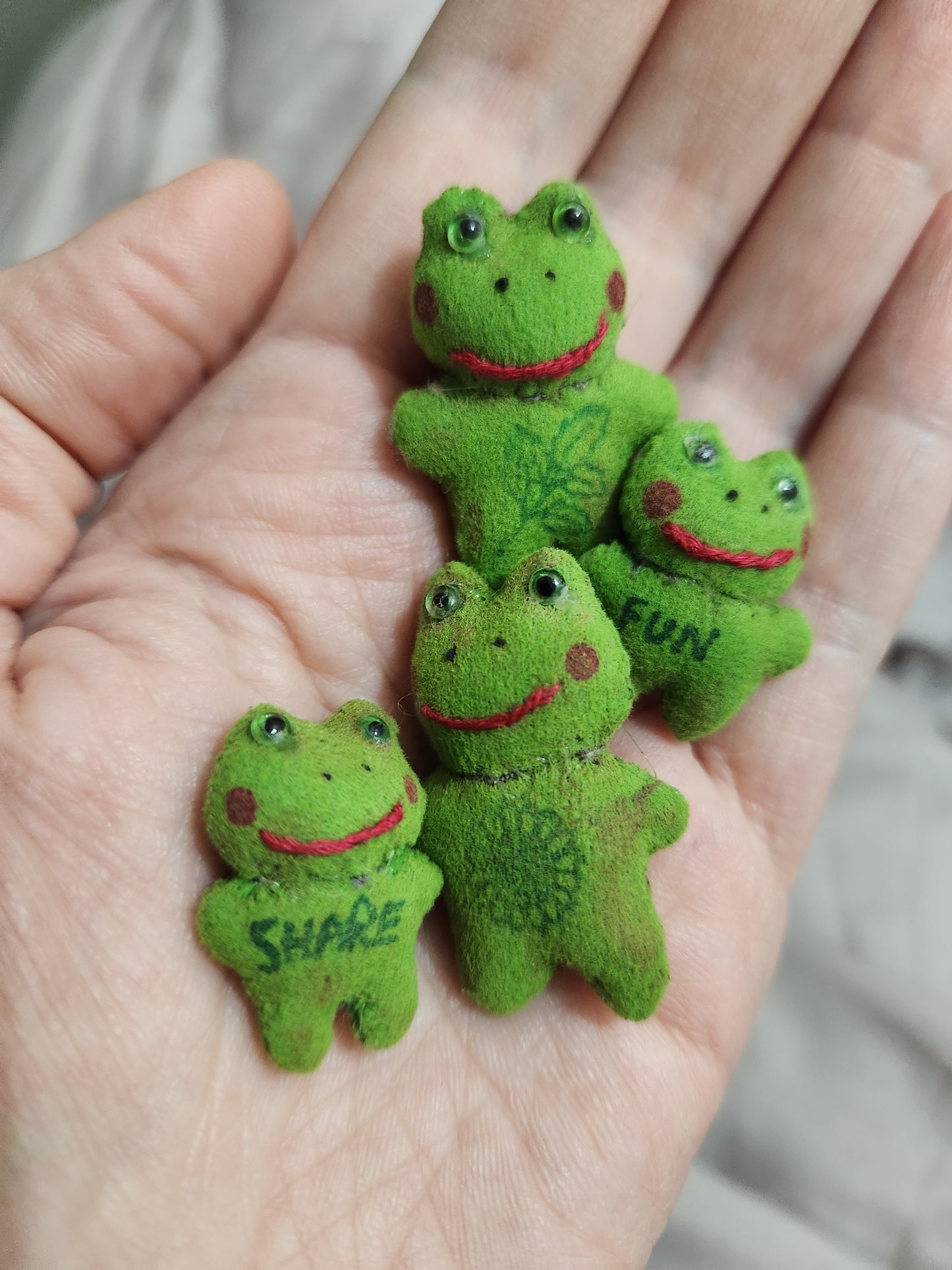 FOUR Mini Raggy Frogs