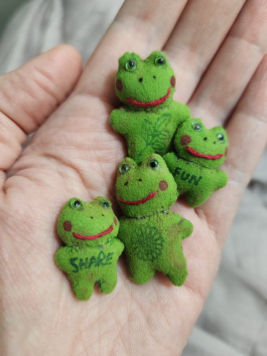 FOUR Mini Raggy Frogs