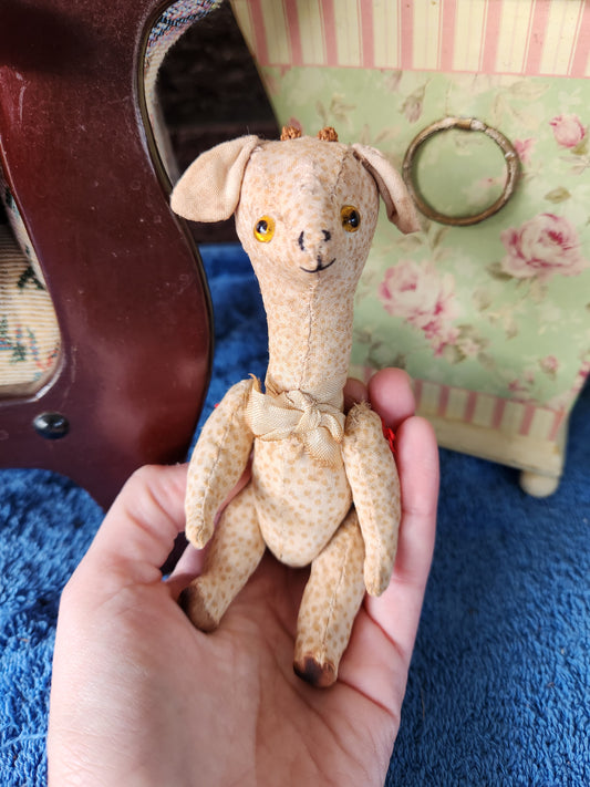 Raggy Giraffe