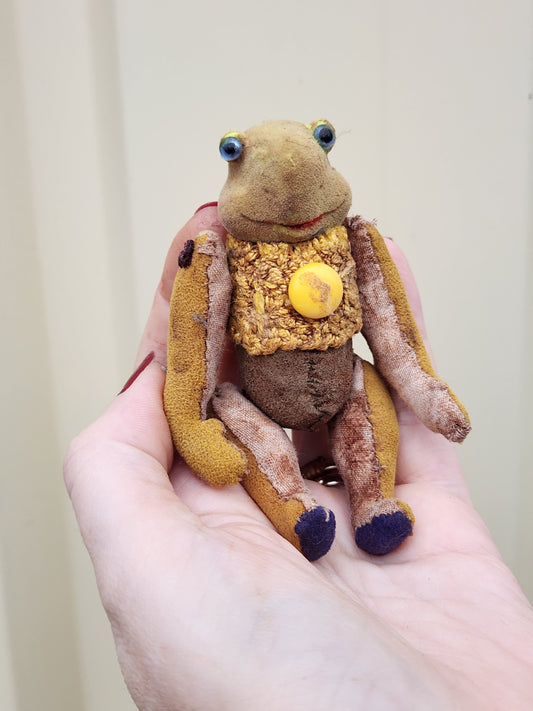 Raggy Frog (head from figurine and given glass eyes and felt red mouth)