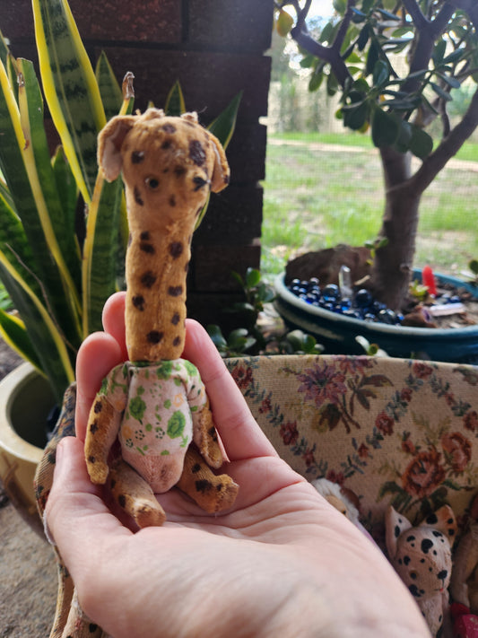Raggy Giraffe